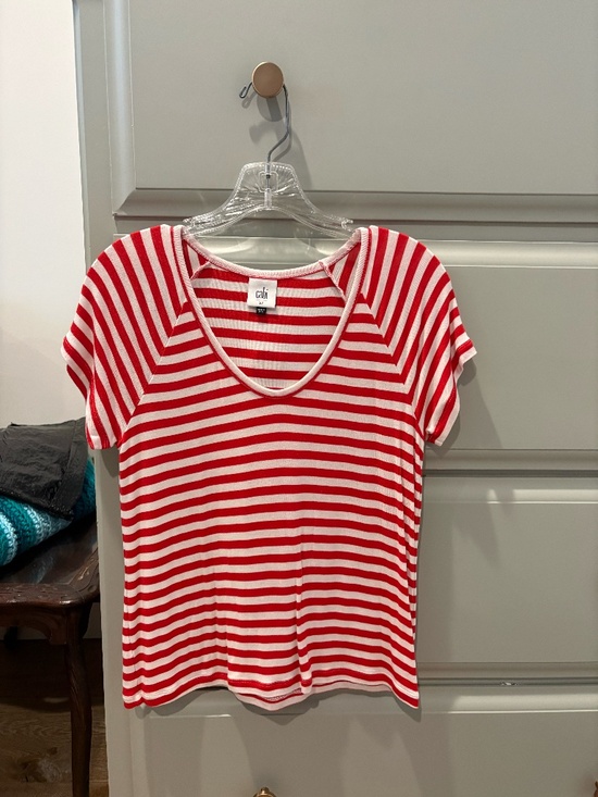 CAbi Tops - Cabi Red & White Striped V-Neck Tee | Short Sleeve | XS